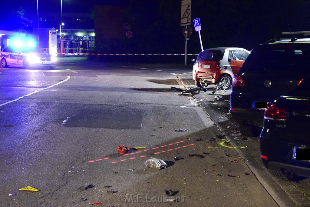 Schwerer VU PKW Rad Koeln Deutz Giessenerstr Betzdorferstr P065.JPG - Miklos Laubert